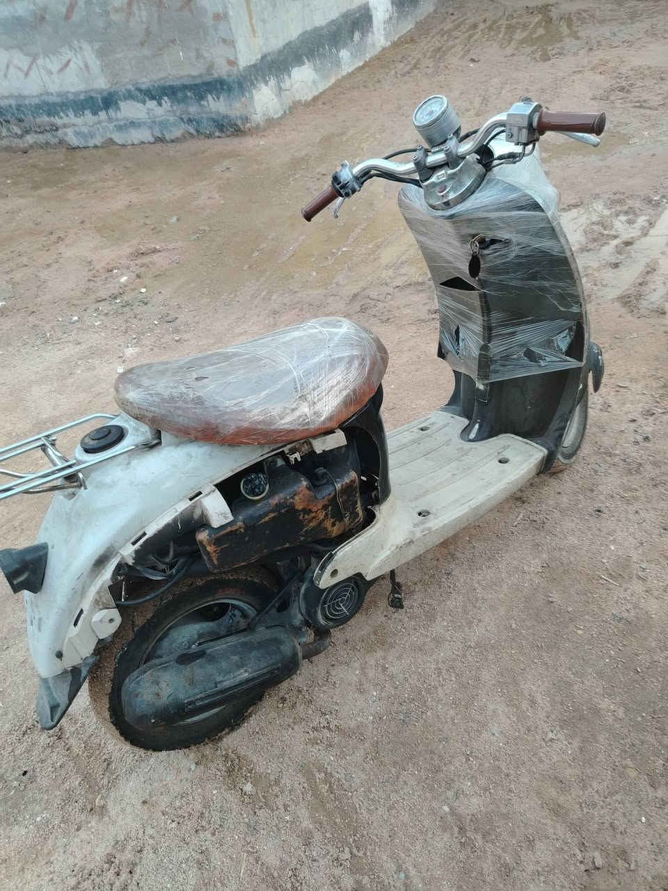 ياماها عبد الحليم دكة هندر دراجه ناعمه تجفيت جديد سعر ٢٠٠ وبيهه مجال للشراي *********** مكاني حمدان
