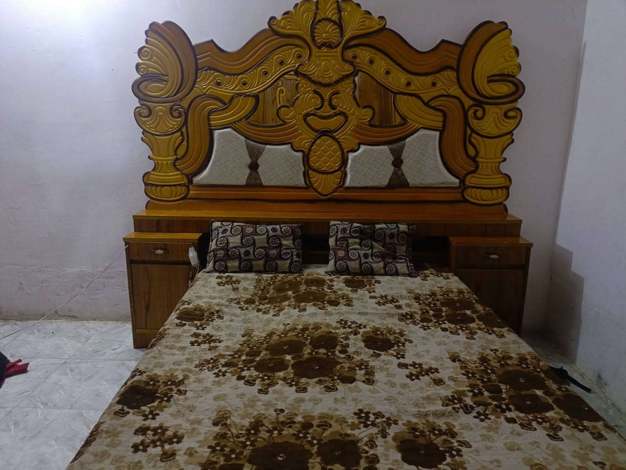 السلام عليكم غرفه اخشاب للبيع غرف جديده صارلي 10 تيام من جبته غرفه حلوه السعر 950 وبيه مجال مكاني واسط العزيزيه هاذه رقمي ***********
