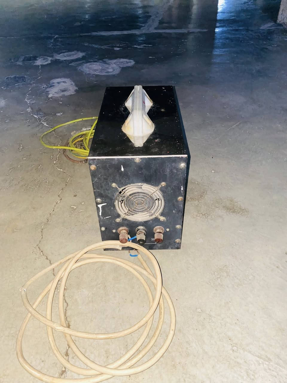 ماكنة لحام مال بيت السعر 100و بيها مجال التواصل على هذا الرقم ‭0782 990 4400‬
