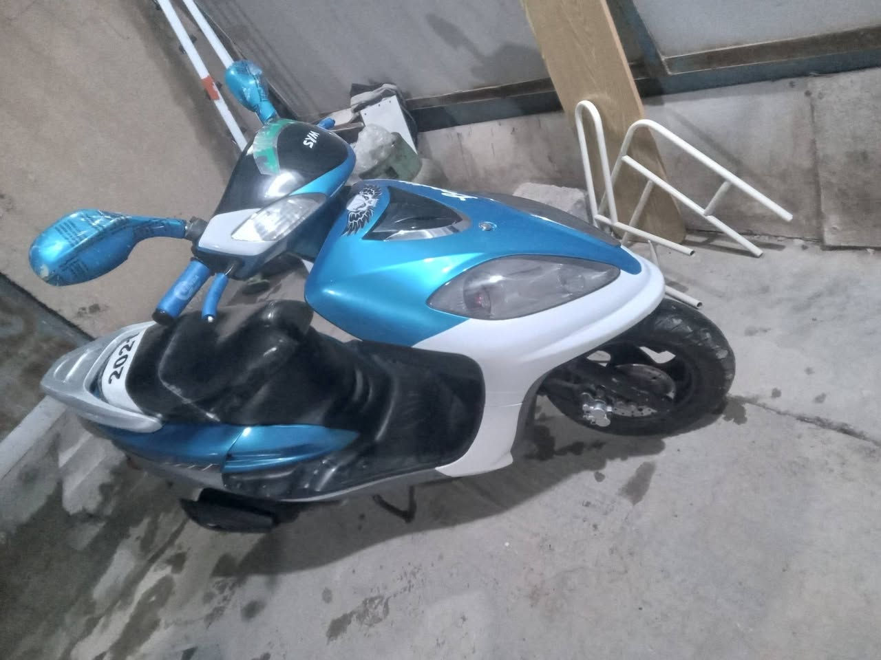 السلام عليكم موطور سايم ابو عيون  موديل ٢١ جديد محرك ما مفتوح   امكمرك السعر  ٦٥٠ وبي مجال للشراي  العنوان الرمادي التأميم الدواجن 
الرقم /***********
