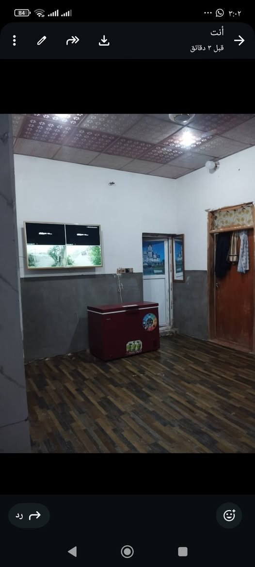 السلام عليكم بيت 210طابقين بي ٤غرف وصاله وستقبال مطبخ غرف سويت بي ملحق مشتمل داخل البيت  غرفه وصاله ومطبخ وصحيات طابق الول طابوك طابق ثاني فرمستون بيت نضيف سقف ثانوي وسراميك نضيف البيت على شارعين مكان البيت براكيه شارع المطار الجديد بشارع السبيس شارع المقرنص ***********سعر سبعين وبي مجال@
