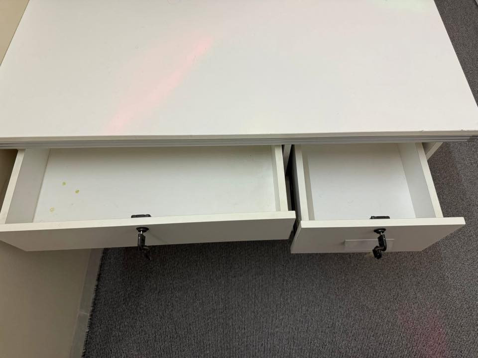 مێزێکی داری ڕاقیی هەرزان..
سەرەتا نرخەکەی 50هەزار بێ مەعامەلە و شت 
ناونیشان:هەولێر 
رەقەم :         ***********واتساپ لەسەرە 🖤

مێزێکی خاوێنە و دارە گەندەی بازاڕ نیە یەک دانەی بەردەستە  
سەرتا بەرزیەکەی : 75سانتیمە و وەکوو لە وێنەکە دیارە  
پانیەکەی :100سانتیم رێک و پێکە ئەتوانی بۆ خوێندن یاوەخود بۆ کاری کۆمپیوتەر بەکاری بهێنیت 
درێژیەکەی 94سانتیمە  

هەروها دوو کیلل خۆی لەگەلە کەم بەکار هاتووە عیساب نووێ بۆ بکە ❤️
