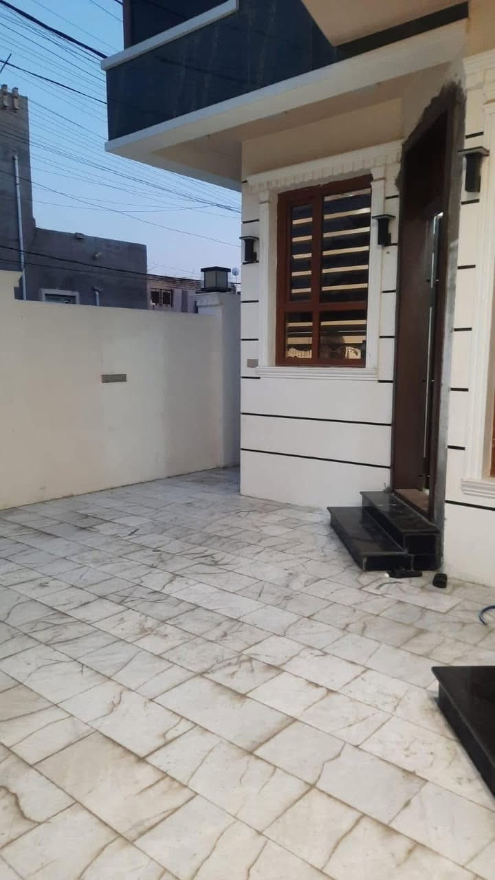 ⭕️تسلس:1100
🟢دار للبيع  في الفلوجة  _ حي الشهداء الاولى المنطقة المقابلة لملعب نادي الجولان الرياضي 🏡
            
                     📢 على بركة الله 📢
📍نوع الملك = طابو صرف سند       
📍المساحة بالسند= ١٦٦  متر
📍المساحة واقع الحال تقريباً : ٢٢٧متر
📍الابعاد : ١٣❌ ١٧،٥ م
📍 ركن شارع = ١٢م ❌١٠ م
📍بناء طابوق ٢٠٢٣
🔷الدار بناء  درجة اولى 

🟢مشيدات الدار للطابق الاول 
غرفة نوم واستقبال وصالة ومطبخ حار+بارد ومنور وصحيات وحمام 
🟢مشيدات الطابق الثاني
ثلاث غرف نوم وصالة وصحيات 

✳️سعر بيع العقار : ٣٤٠  مليون دينار قابل للتفاوض

🟢مكتب دجلة الهندسي للعقارات حي الجولان قرب صناعة الجولان للسيارات مجاور سوبر ماركت الهلال
للاستفسار الاتصال
***********  
‏‭ *********** 
***********
