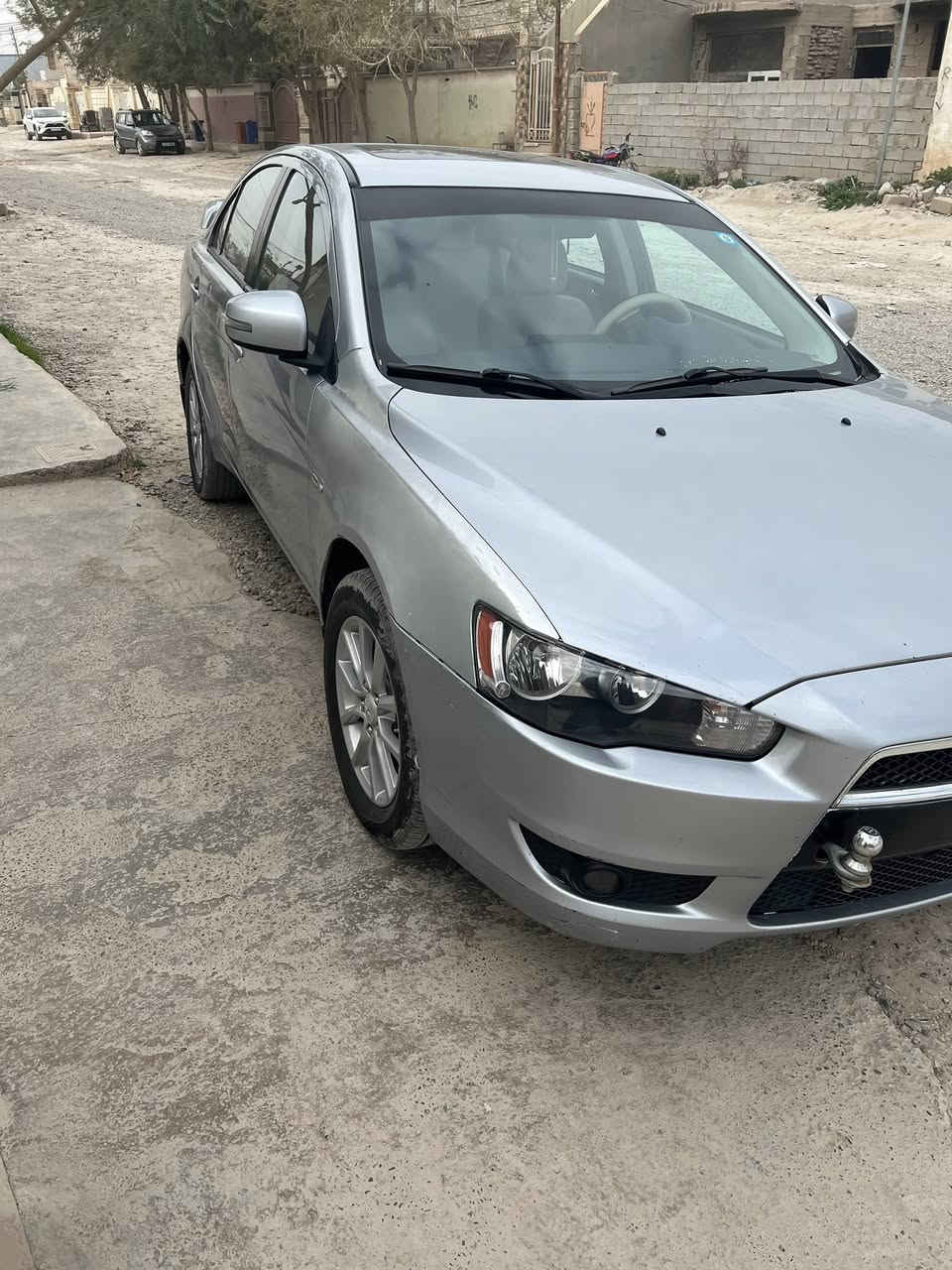 السلام عليكم
لانسر موديل 2016خليجي 
رقم بغداد سنويه جديده 
ضرر بس جاملغ مصبوغ اثر شخط 
مكفول كير محرك صدر جديد تاير جديد السياره مناقصها شي 
ماشيه 116الف
للستفسار ***********
