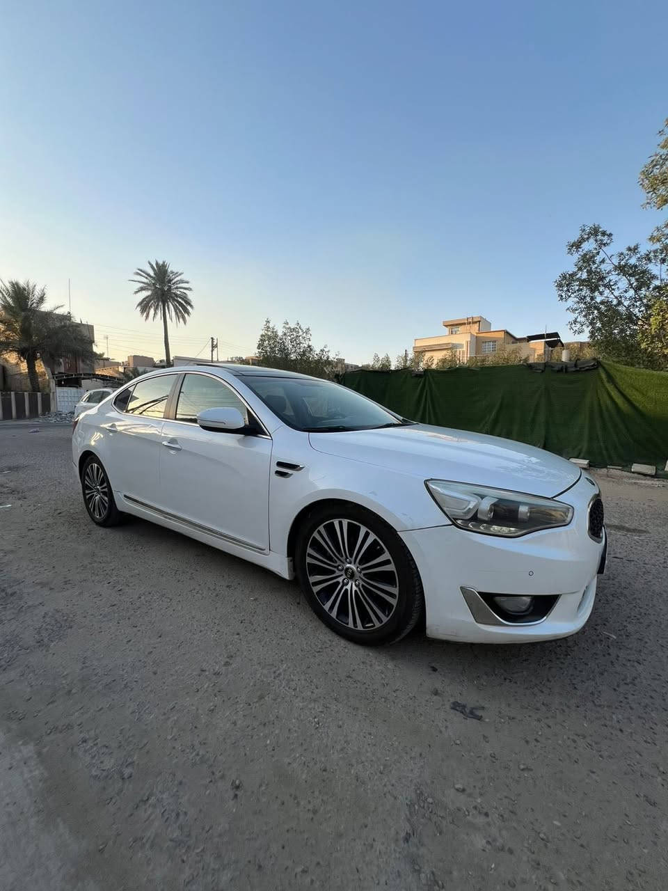 للبيع K7 بيها صبغ على كد شبرين محدده بالباب اي نقص مابيها باسمي موديل ٢٠١٣ شكل ال ١٤ عنواني بغداد حي البنوك هذا رقمي *********** سعرها ١٣٥ السيارة نضيفه بمعنى الكلمة
