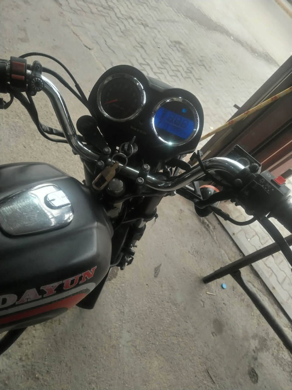 دايوان عظم الكتروني 21 اوراق اصولي دراجه نضيفه لو اطلع بيه بالسبوع مره لو مااطلع نقصها اشاره + صافحيه وحده + لايت
باتري اصلي جديد 
كشن جديد 
تاير خلفي جديد 
دبلات خلفيه جديده 
زنجيل جديد 
كلجات اصليه جديده 
المكينه مجفته بسبب خطاء من المصلح ماكايمه 
شراي راسلني خاص وتدلل ***********
