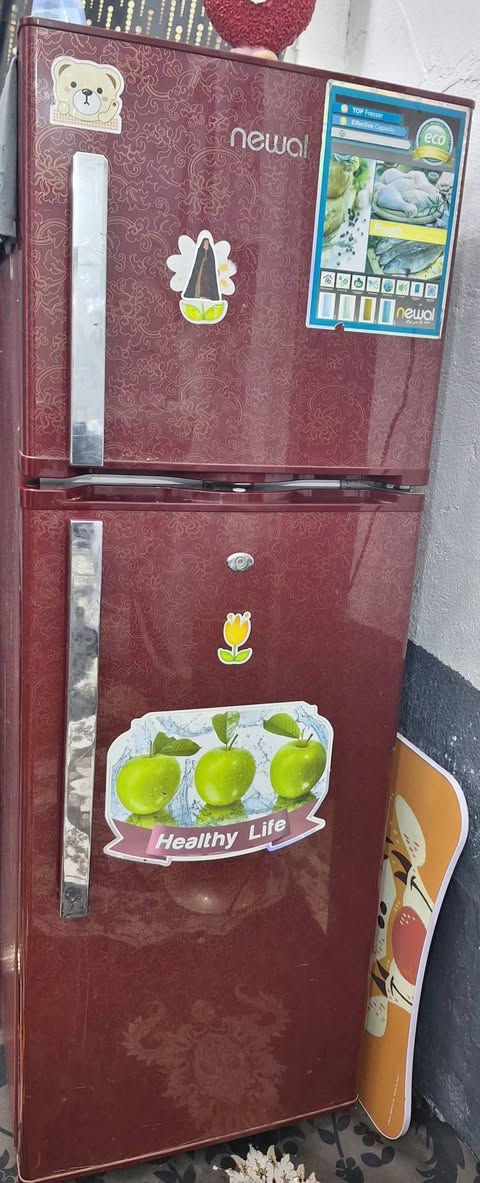 السلام عليكم ثلاجه جديده ونظيف جدآ السعر١٢٥ مكانه النجف***********
