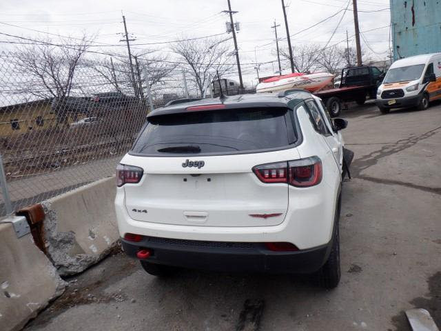 السلام عليكم. 
جيب كومباس 2020 رقم بغداد 
تريل هوك اي استفسار الاتصال ***********
باب مبل وجاملغ  نفس الون
