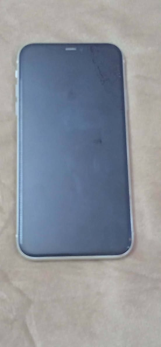 ايفون ١١ للبيع سعر ٢٥٠
بطاريه ٨٩ مبايل متروك صارله هواي يعني نضيف شراي يجي خاص او يتصل ***********
