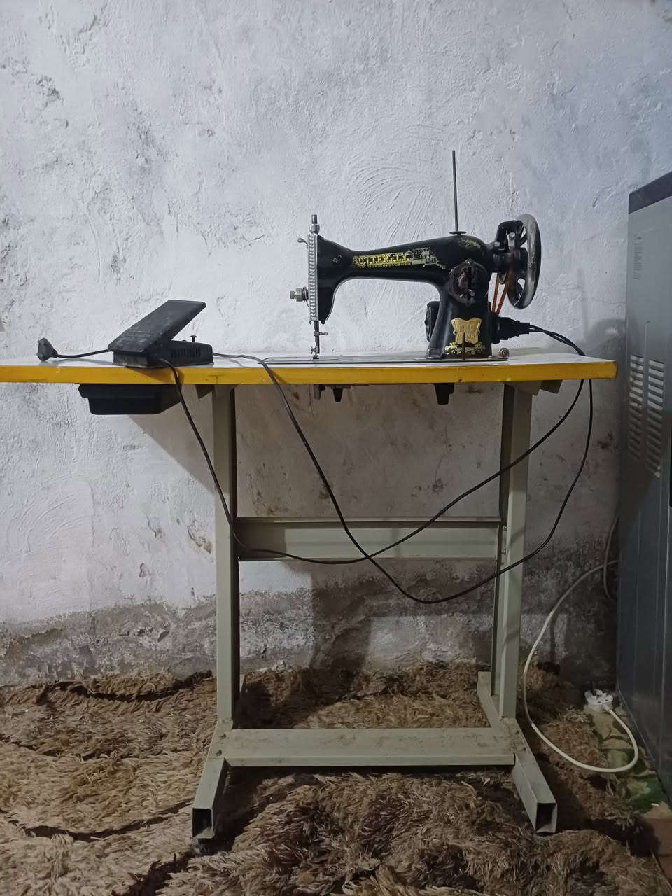 للبيع هي والميز تشتغل بس متخيط السعر ٣٥
الاتصال
***********
