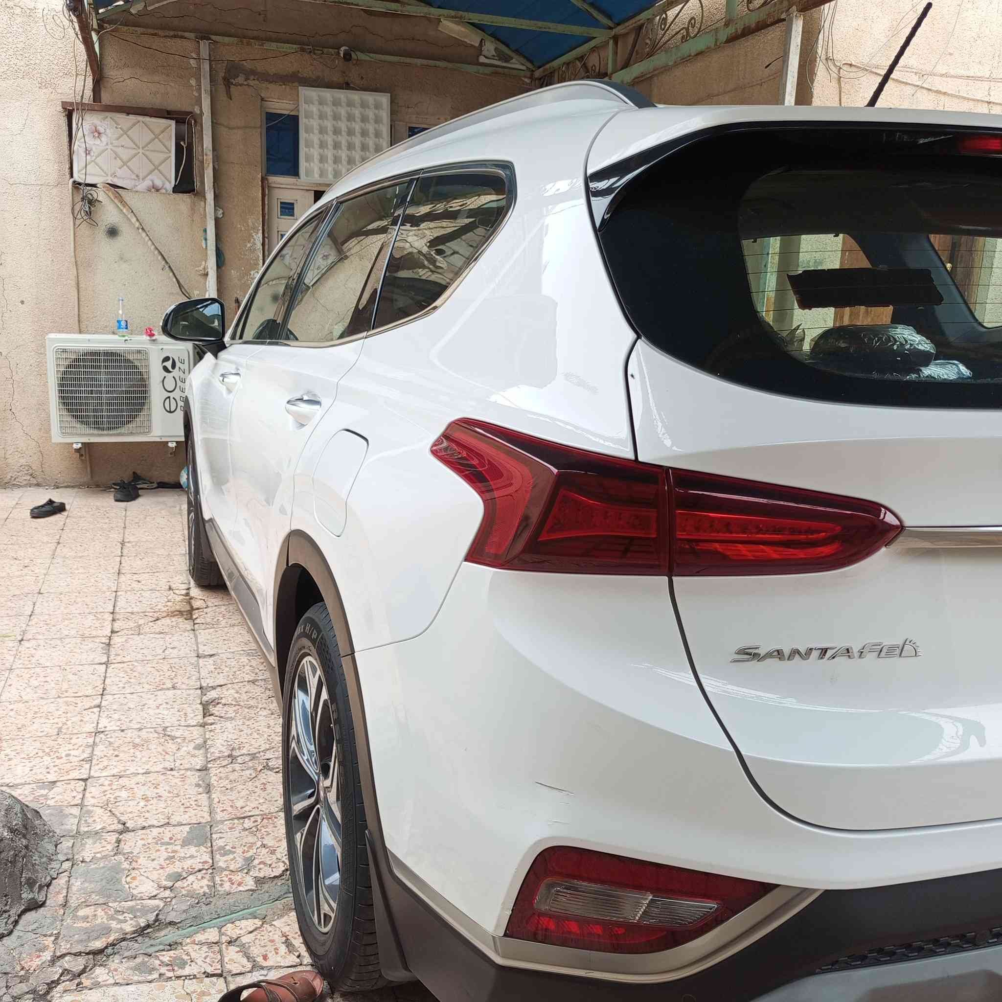 سلام عليكم سيارة سنتافي خليجي مكفولة كفالة بيها بارد شوية مكفولة من الصبغ والضربه وحادث سيارة نضيفة جداً سعر 230وبيها مجال موديل 19 الاستفسار ***********تواصل
