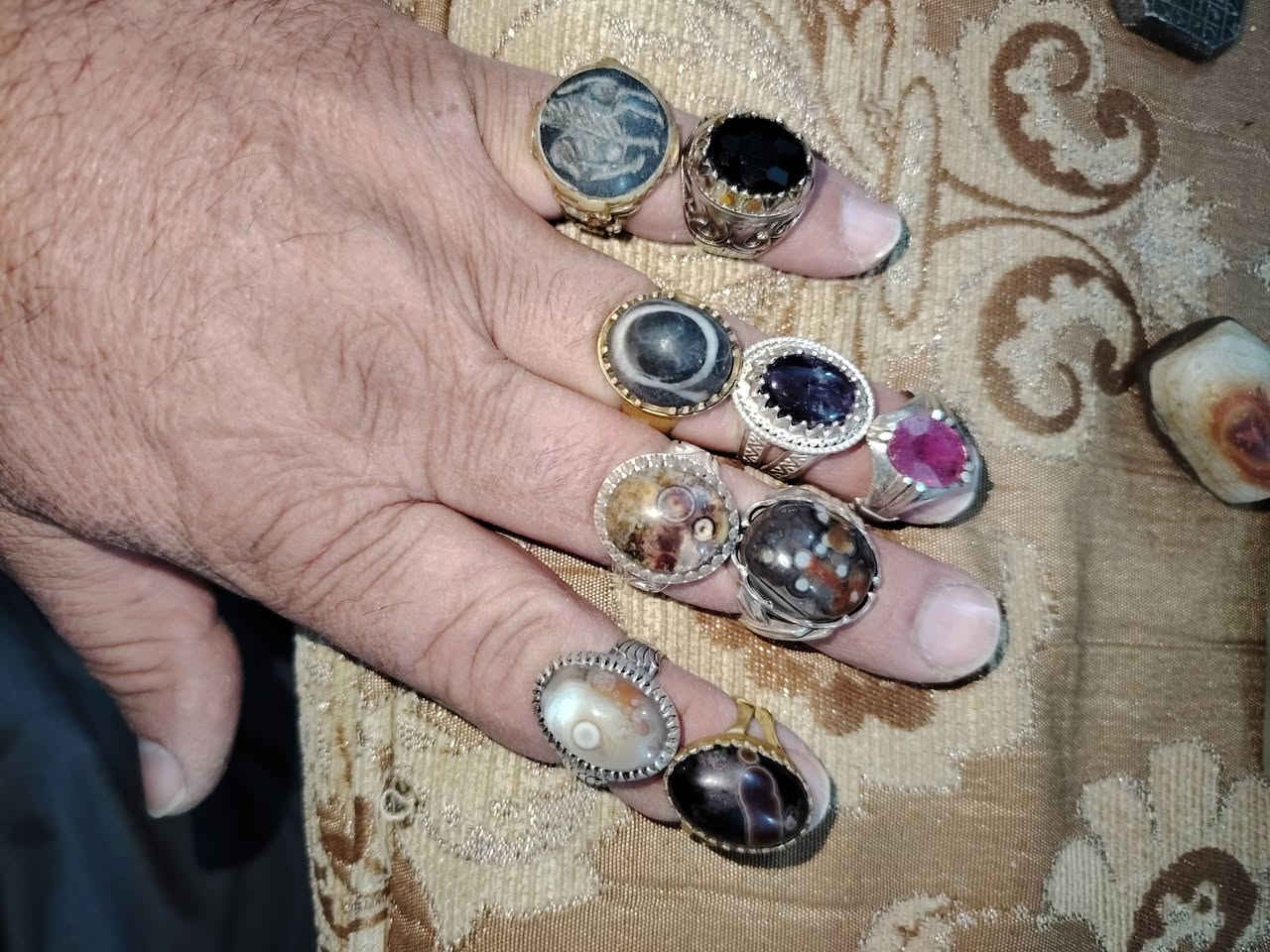 متاح مجموعة احجار خواتم كلمن وسعره اتصل بنا هذا رقمي *********** او خاص
