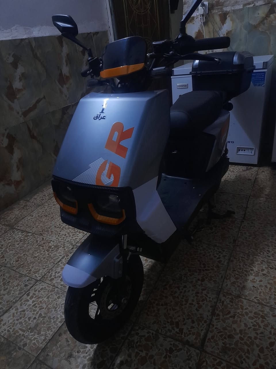 دراجه شحن للبيع نوع GR دراجه حلوه ونضيفه شغله كله  بصمه عدد 2 كارت عدد 2 سويج عدد2 نضام سرقه دسك امامي وخلفي تشغيل عن بعد بيه سماعه    بيه خمس بطاريات اكبار 32 امبير سرعه 85  لايت عالي ناصي بيه مثبت سرعه  عنوان بغداد يم فلكه حي النصر  سعر 500 وبيه مجال   الرقم ***********
