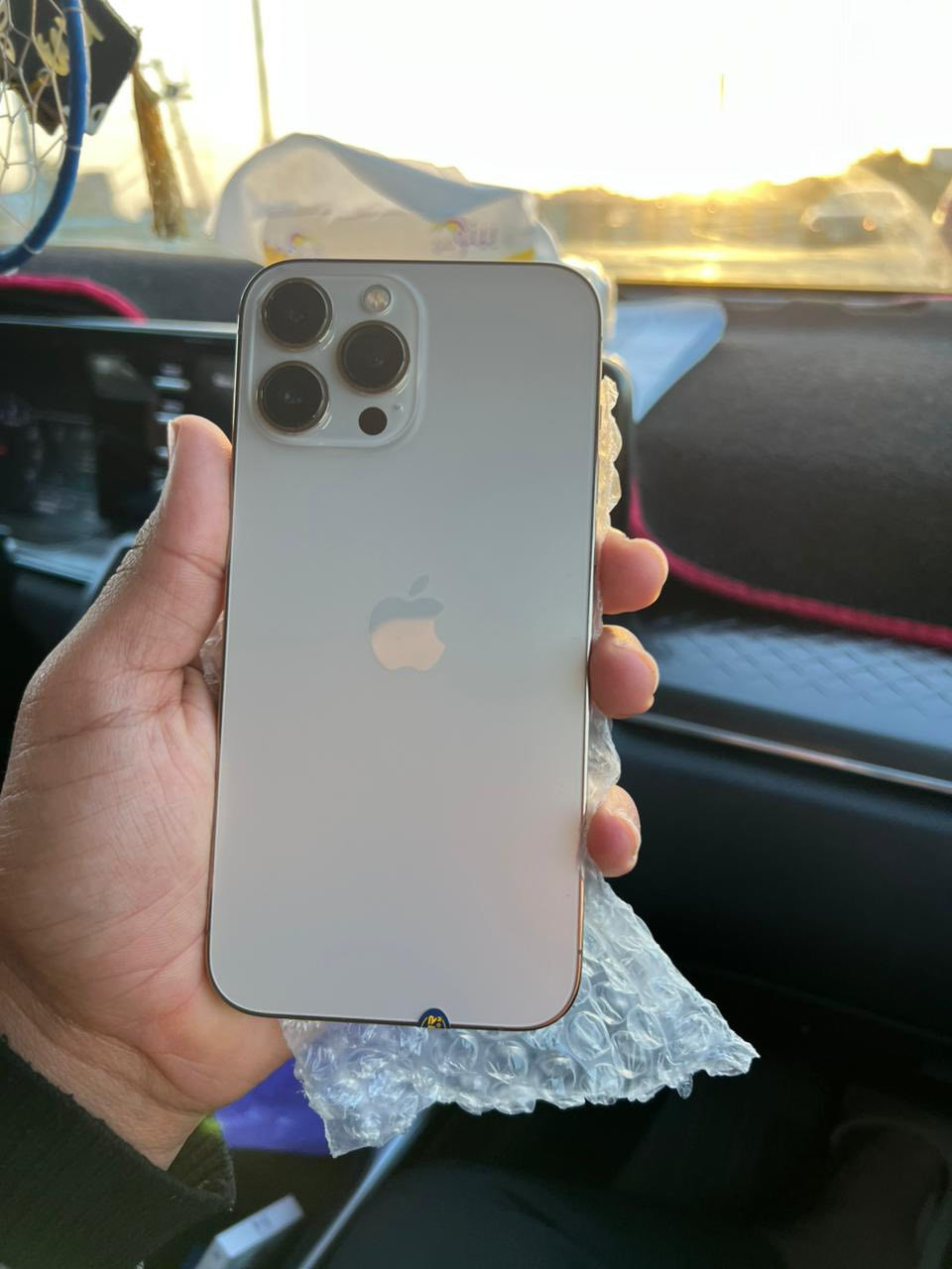 متوفر ١٣ برو ماكس 
مكفول 
ووتر بروف 
بطاريه بلادي ما مرفوعه مع الضمان 
ذاكره ٢٥٦ و٥١٢ 
نضافه 💯 
البيع مفرد وجمله 
مكاني حله. الاتصال على الرقم ***********
