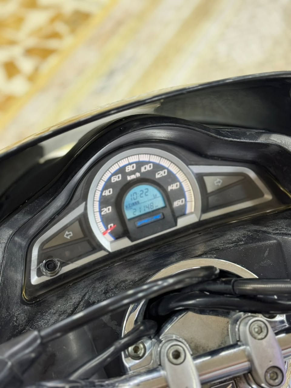 السلام عليكم وكاله وكاله ماشيه 11 الف  للبيع دراجه pcxجيل الثاني اصلي دراجة مال رمبه ماخذها رمبه الدراجه على ايدي حجم مكينه 150 
الاصلي دراجه جديده مال جناي
الاصلي دراجه كامله أستان كهربائي حساس ازدحام ٢ دراجه جديده الدراجه مكينه لوك برغي ممفتوح بيهه شلعا معدل خير من اللّٰه دراجه تكول جديده بمعنئ الكلمه واحلا من الصور دراجة مكينه مكفوله اي نقص مابيه
السعر مليون 550وبيه مجال بصيط 
اي استفسار ***********مكان بغداد
