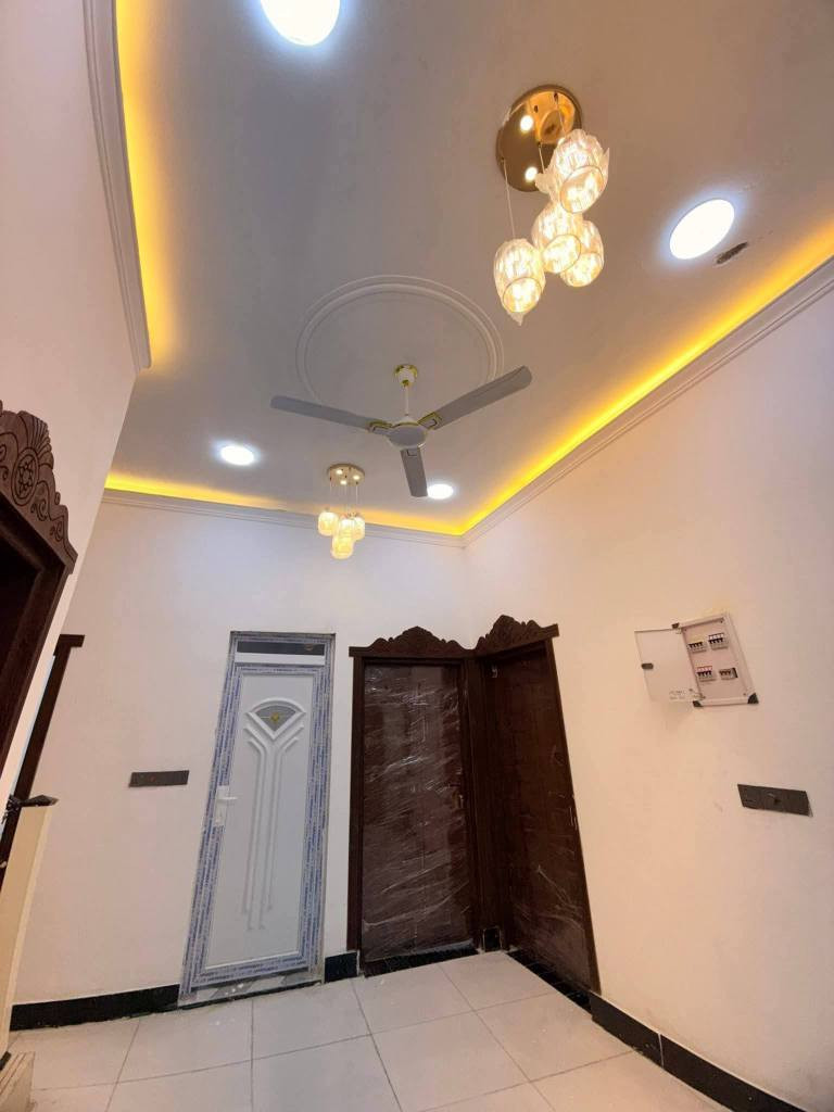 سلام عليكم وسعد الله أوقاتكم 👋⁉️
***********

دار سكن للبيع ⛪️

المساحه 130 متر  بناء حديث جديد 
يحتوي البيت على غرفتين منام 
و ديوان 
و صاله 
و مطبخ 
و صحيات داخلي و خارجي و كراج سياره 
بيت كلش مرتب 
كافه الخدمات متوفره 
طابو صرف زراعي بأسم عراقي سند ٢٥ راعي الارض ساكن نفس المنطقه 
العنوان ابو  الخصيب قرب المحكمه الجديده يبعد عن المحكمه مسافه قليله 
سعر 75 مليون و بي مجال 
للاستفسار *********** البصرة, العراق
