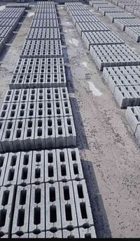 بلوك • بلوك بناء • بلوك اسمنت • توصيل بلوك • كرين • توصيل مواد بناء • ...