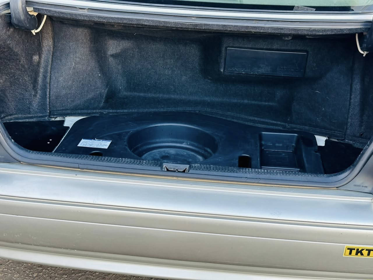 السلام عليكم 
للي يدور جديد وجاهز وكفاله
ملكه تسجيل جديد قرار 48
شاصي175محرك D4الكبير
فول مواصفات ما عده الفتحه
غرفه جلد تبريد خلفي أربع 4️⃣ دكم 
كشنات اربعه كهربائيه 
تحويره النجف فوك وجوه 
دشبول مثنى العيساوي 
بكلايت ابو عيون 👀 ماصدات كرستال
ويل نجمه تخم تاير جديد شباك ابو العلامه 
قواعد ارقام عليها ادامه كامله ما عايزه برغي 
سياره مال جناي السعر ١٦٠ اي استفسار 
 ***********
