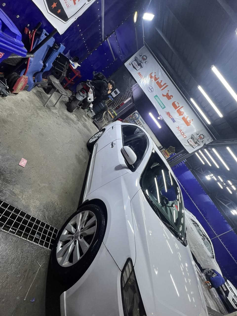 السلام عليكم ورحمة الله 
سيراتو 2013 فول مواصفات 1/1
بصمه تشغيل وبوب اشاير بالمري داخليه وخارجيه كامره خلفيه شاشه ايرباك عدد واحد بالستيرن 
شفتات كير 6 نمر عادي واتو فتحه بلوجكترات ام الشريط مو العاديه دعامايات طالعه مصبوغه بالسونار لان جديده السونار موجود بالصور الصندوك مالتها موجود يرجع ع البارد شغلته بسيطه وحاليا عليها صندوك مال فورتي ماشيه 190.000كيلو 
داخلها مدوشم اسود ورصاصي الاصلي مالتها قماش نضيف غرفتها الداخليه نضيفه ميحتاجلها حمام الشكل هاذه مرغوب عكس الاحدث السعر95 وبيها مجال للطيبين للاستفسار ***********
