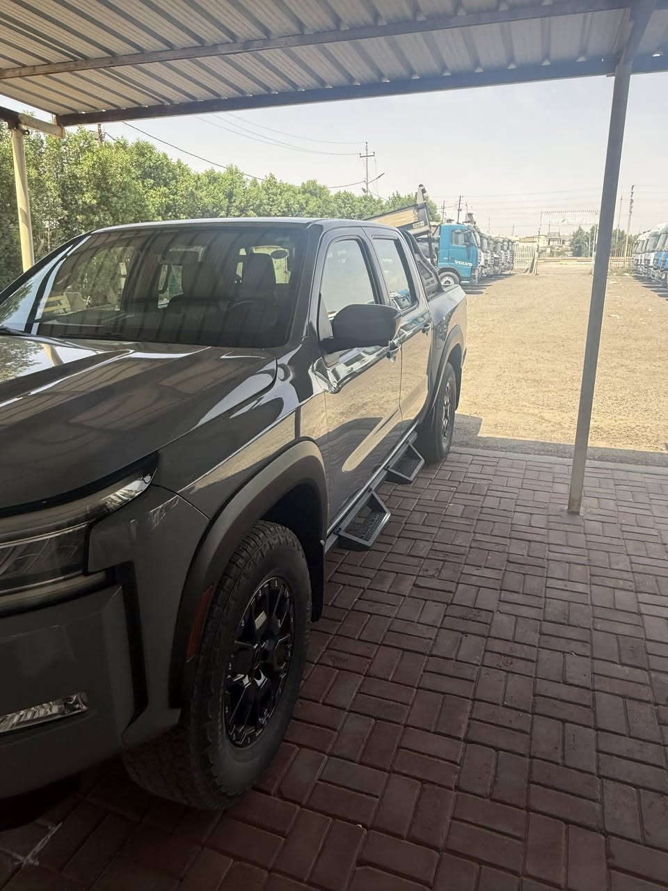 سلام عليكم نيسان فونتير مديل 2023  Pro4X  فول الموصفات لاخير ماشي 70 الف حادث بسيط فقط مازدا عطر امامي والبنيد موضح الصوره السعر 32 الف دولار وبيه مجال استفسار *********** العنوان البصره

