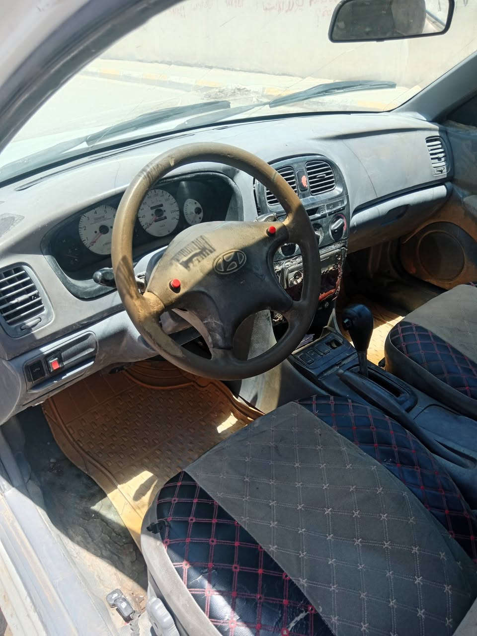 سوناتا موديل ٢٠٠٠ رقم ديالى اوتوماتيك سنويه لل٢٧ محرك وكير  وضفيره وعقل عل شرط راعيه بكربله ابيع شرط المداور السعر ٣٦ وبيه مجال *********** مكاني ديوانيه الحمزة الشرقي
