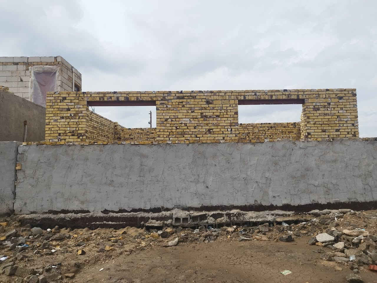 #دار_للـبـيـع  هيكل الموقع: الديوانية حي العامل طريق السنيه
الطابو زراعي – سند 25 
يوجد ماء +كهرباء وتبليط 
تفاصيل الدار:
 • مساحة البناء:150 متر
 • نوع البناء: كونكريت مسلح + رباط
 • غرفة نوم2
 • صالة
 • استقبال
 • مطبخ
 • صحيات داخليه وخارجيه
السعر خاص$


**إذا كنت صاحب هذا الإعلان وتريد حذفه لأي سبب، رجاءا أرسل رسالة إلى الدعم الفني**