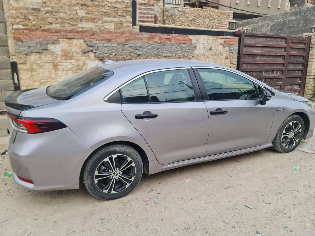 كورلا  2022 هايبرد خليجي سعودي 
يعني ياباني اصلي مو صيني ابو علامه الزركه
رقم بغداد باسمي رقم انكليزي الجديد 
عداد المسافه 57 الف 
الون سلفر مميز
مواصفات فول عدى الفتحه
بصمة
محرك 1800
سايد بريك بصمة
لد امامي خلفي
اوتو هولد
مود درايف
شاشة
كامرة
كروز سرعه 
تحكم ستيرن 
رادار 
وبعد بيها هواية مواصفات 
عنواني بغداد / البلديات 
السيارة بيها حالوب بسيط جدا  بلعراق
وبيها شخوط بلجاملغ الامامي جه سايق وشخط بلجاملغ الخلفي جهه سايق تعمير كولش بسيط  واضحات بلصور 
وعندي مقطع فديو للجادين

السعر  137 $
رقــم هاتف 
***********
