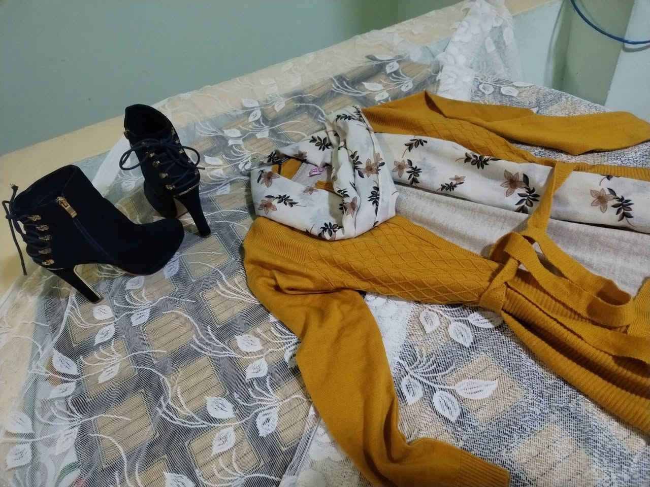 لا تحتارين بالعيد
قاط كموني كامل مع بوت ب 20
فستان الأسود ب 15
فستان نيلي محير ب 10


**إذا كنت صاحب هذا الإعلان وتريد حذفه لأي سبب، رجاءا أرسل رسالة إلى الدعم الفني**