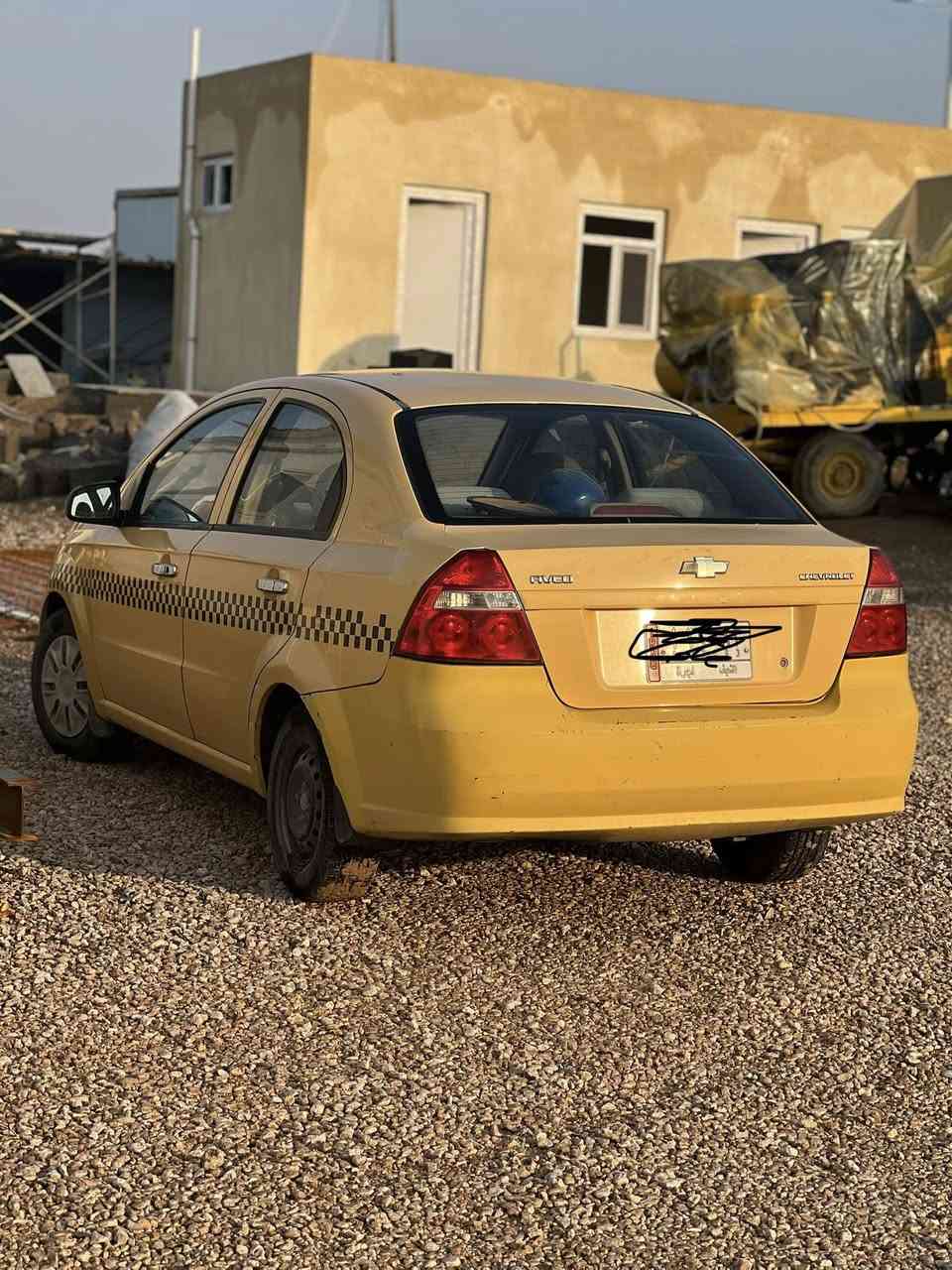 افيو 2009 لون اصفر 
ضربتها قطعتين فقط 
السعر 50وبيها مجال بسيط
واتساب ***********
