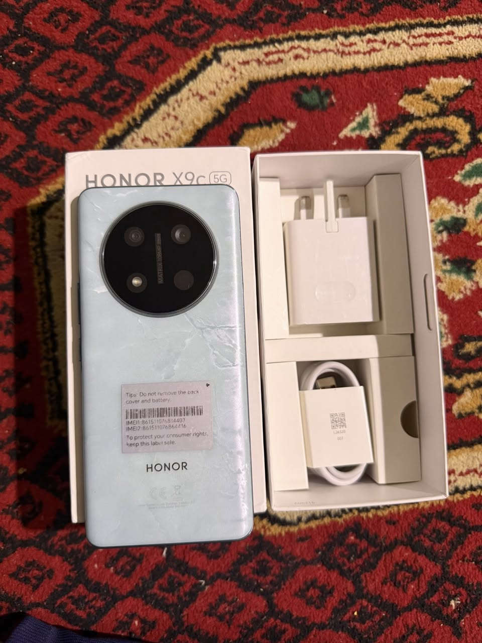 السلام عليكم

هونر x9c  
 لون مميز  
استخدام قليل 

ذاكرة 256 عشوائيه 12 
ملحقاته كامله سعره  300 وبيه مجال بسيط 
للتواصل 
***********
مكاني كوت
