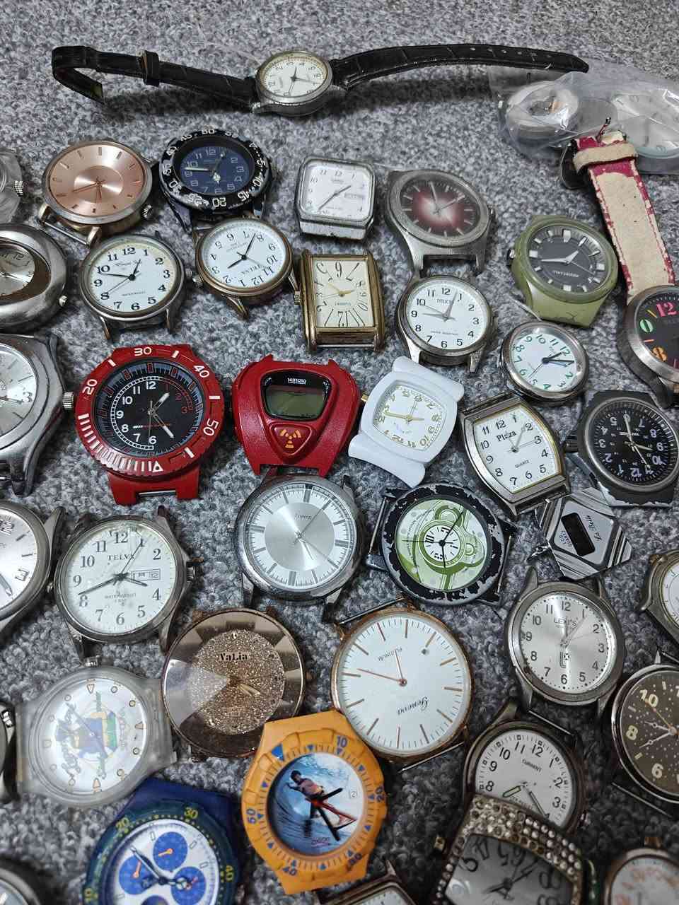 اکثر 50 ساعات رجالی نسائی بالە
سعر 120 الف کلهن 
واتساب ***********
