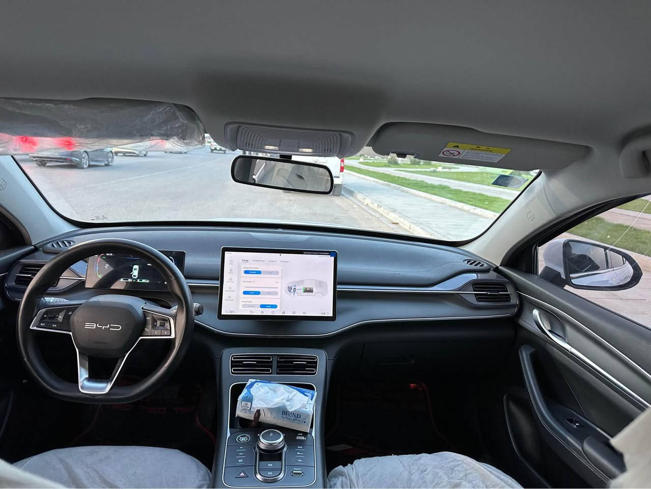 السلام عليكم 
BYD دستروير
2025
ماشيه10 الف
HEV 5000
بصمه 
جلد 
داخل ابيض
كير ماوس
شاشه قلاب
بكلايت لد
لد نهاري
اشاره لكزز
تشغيل عن بعد
وبعد بيها موصفات هواي
 بيها رصعه بسيطه وسحبتهاBDR 
سعرها ١٣٠ وبيها مجال 
رقم بصره وبسمي *********** البصرة, العراق
