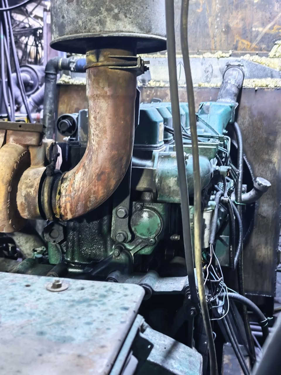 السلام عليكم مولد فولفو D16للبيع كامل شغال للبيع راس توليد 512 ملفوف ستيتر محرك ستندر مكاني الفلوجه
***********
***********
