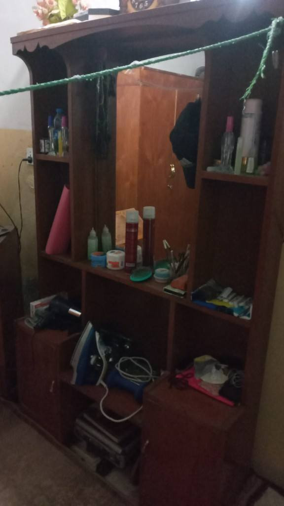 سلام عليكم غرفة صاج طابق واحد 
مع 5 قطع 2كومدي وزاوية وسرير وميز 
السعر ٣٥٠


**إذا كنت صاحب هذا الإعلان وتريد حذفه لأي سبب، رجاءا أرسل رسالة إلى الدعم الفني**