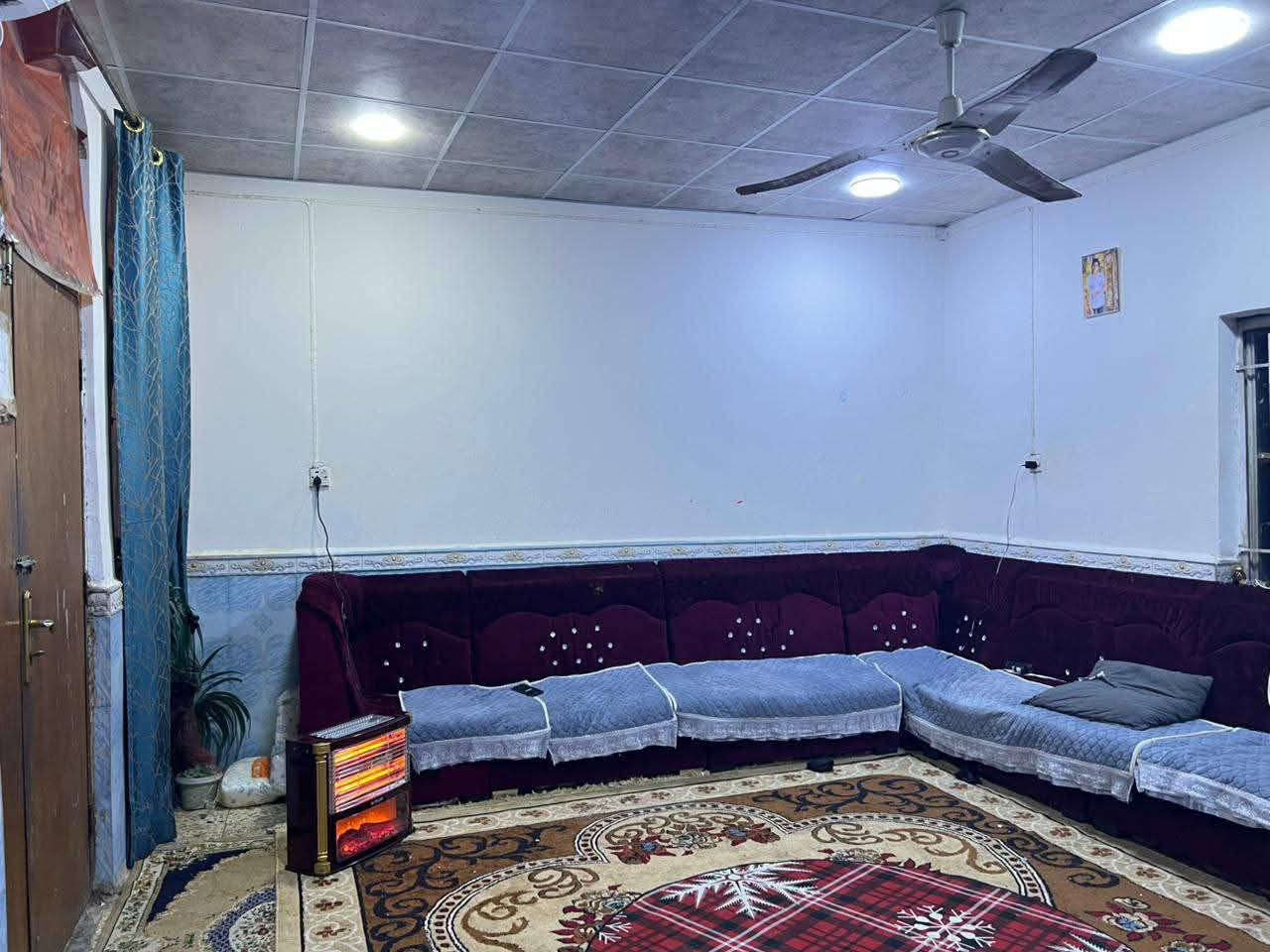 بيت طابو صرف للبيع 
- المساحة 200 متر 
- في الاسماعيليه 1 بالقرب من مؤسسة العين يبعد عن جامع الإسماعيلية شارع واحد 
- يحتوي البيت على صحيات عدد 2 
غرف 3 + ديوانية + صالتين + مطبخ 
السعر 140 مليون 
- للاستفسار التواصل أو الإتصال ***********
