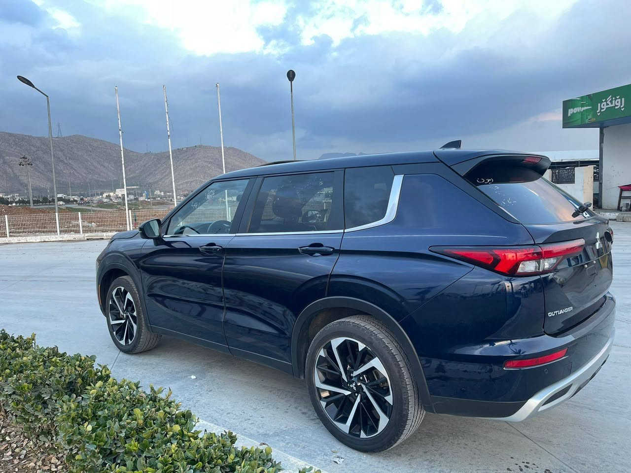 Mitsubishi Outlander SE-2024 AWD.
JA4J4VA86RZ019536
-
-تەنها بۆنیت سبوغە + بێناوگرتن + تەنها ئێرباگی سوکانی تەقیوە.
-تەنها 26,000MiL ڕۆیشتووە.
-فول مواسەفات + دەبڵ ئەکسل + پانۆراما.
-ئاوێنە ڕادار + پێنج کامێرا + سندوق شەفت + سێ ڕیز کوشن + ژمارە کاتی + ئۆتۆمبێلەکە هەموو شتێکی بەگرەنتیە.
نرخ 205 وەرەقە. رانية, السليمانية


**إذا كنت صاحب هذا الإعلان وتريد حذفه لأي سبب، رجاءا أرسل رسالة إلى الدعم الفني**