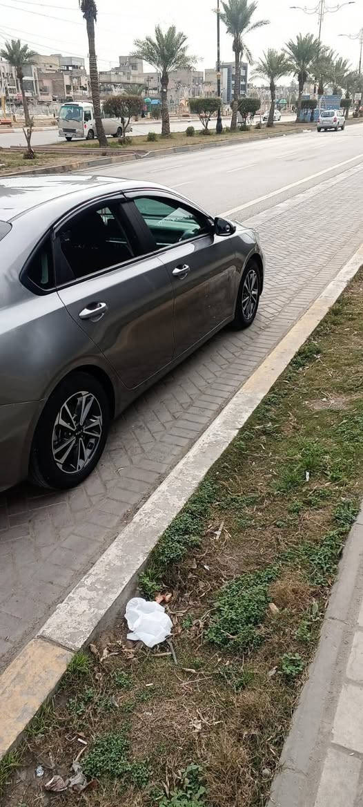 السلام عليكم
للبيع كيا فورتي موديل 2024
ماشية 20 الف مايل  فئة lx 
السيارة جديدة جداا 
سيارة بسمي مابيها نقص جاهزة 
صور الحادث بلمنشور 
صندوق مبدل وجاملغين صبغ والبدنة بدلتها رجعت بلاد ماشاء الله 
بدون ايرباك وبجم كبس كما موظح 
مكاني بغداد حي جميلة قرب علوة الطحين 
السعر 145 مجال حق الجية 
غير متواجد عالفيس مكلف بلنشر 
احمد الكوردي 
م/***********
