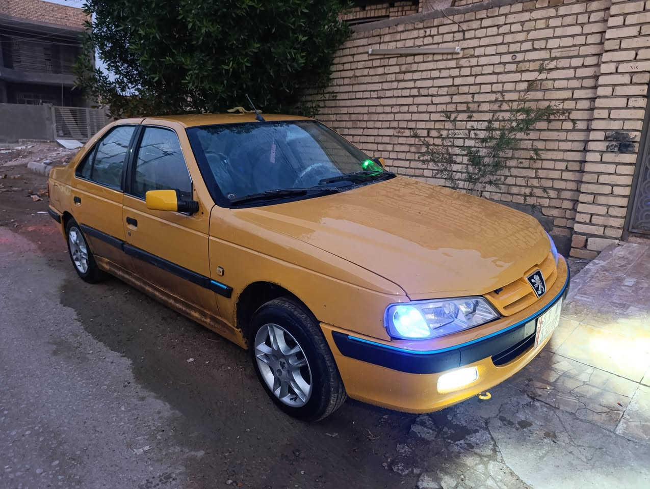 السلام عليكم
بيجو بارص مديل ٢٠١٥ 
بيه باب تبديل خلفي 
سنويا نافذه 
سعره ٣٥ 
ميسان /الجمعيات
***********
