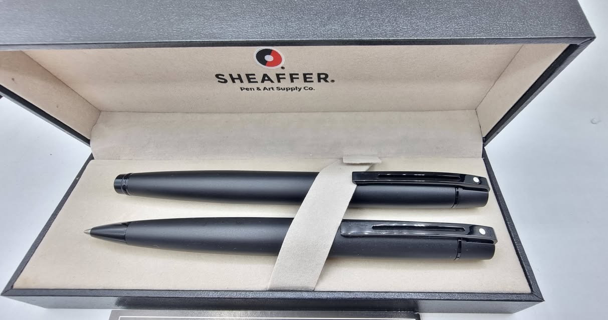 تحية طيبة  ،،،
#سيت_اقلام_شيفر_330 SHEAFFERS  
          #جديد غير مستخدم  ، بالعلبة #الأصلية  + الضمان  ، 
      حجم الخط  #مديم  ، لون اسود طافي  ( Matte black  ) 
      هيكل معدني متين مطلي بخاصية PVD ( تقنية متطورة    لجعل الطلاء اكثر قوة وصلابة وضد الصدا )  ،  
السعر :  185 الف ، 
يوجد توصيل  .


**إذا كنت صاحب هذا الإعلان وتريد حذفه لأي سبب، رجاءا أرسل رسالة إلى الدعم الفني**