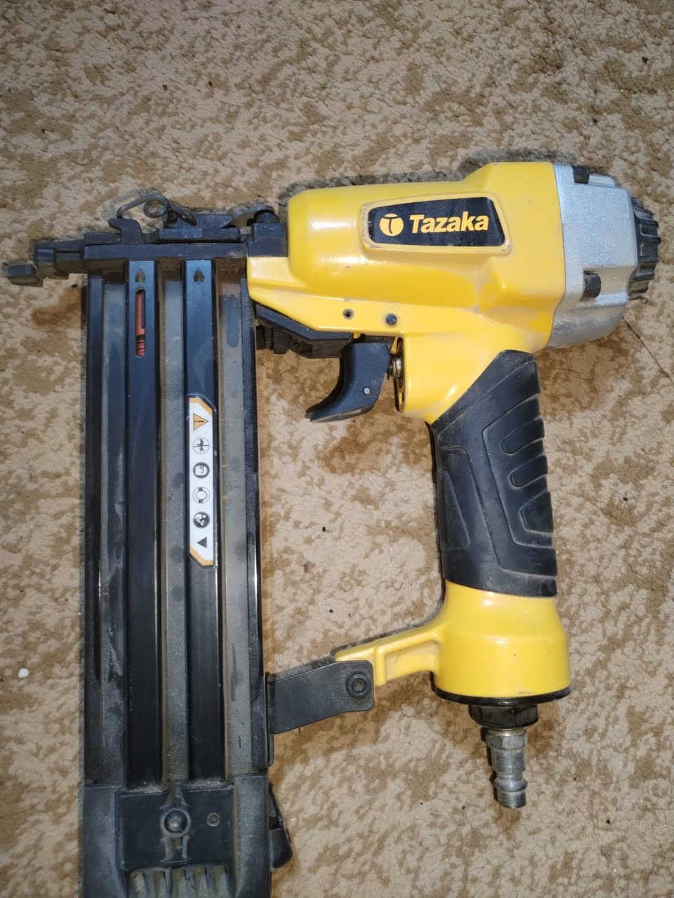 سلام عليكم كمبريسر مستخدم جداً قليل مال بيت يعني بعده جديد ويا يدات ثنين وحده بسمار والثانية كلبس سعرهن كلهن   175 بيهن مجال جداً بسيط مكاني بغداد الحسينية مال راشدية رقمي ***********
