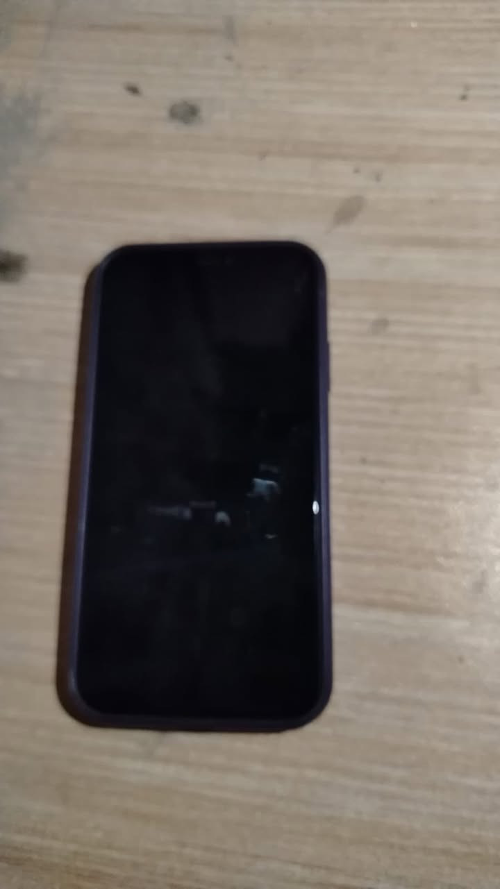 ايفون 11 ذاكرة 64 بطارية 87 جهاز للبيع فيس ايدي واكف الضهر مكسور جهاز حلو السعر 125 مكاني شرطة رابعه ***********
