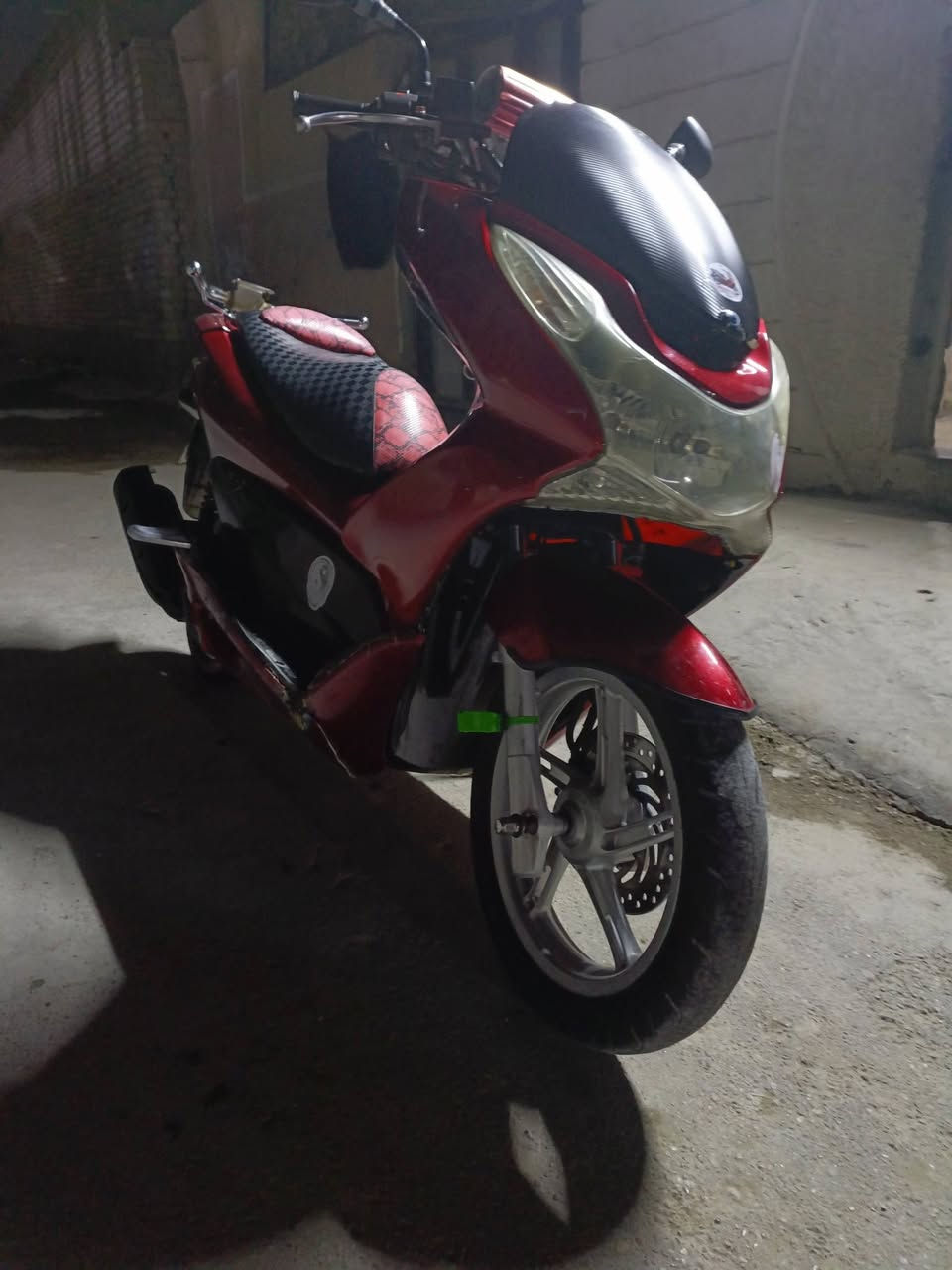 بي سي اكس جيل الاول 
دراجه جاهزه للاخير 
حساس ستان حساس ازدحام 
كهربائيات كله شغاله ادامه كامله دبلات 
جدد دهن جديد اصلي كلج رمبه 
مكاني مدينه الصدر 
اوراق كامله 
السعر 1300 بيه مجال 
وذا اكو مراوس بسكنس بشمعه 
***********
