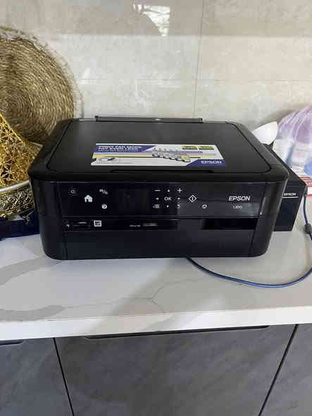 طابعة ابسون  للبيع استعمال قليل وهذا شغلها مثل ماموضح بالفيديو   175  للأستفسار اتصل على الرقم ***********
