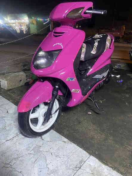 السلام عليكم شباب دراجه سكنس نضيفه البيع بوشه ٥٩رياضي  صالنصه بيها غير هاي رياضي مكاني بغداد جسر ديالئ السعر ٦٥٠اشراي يخابر ويدلل ***********
