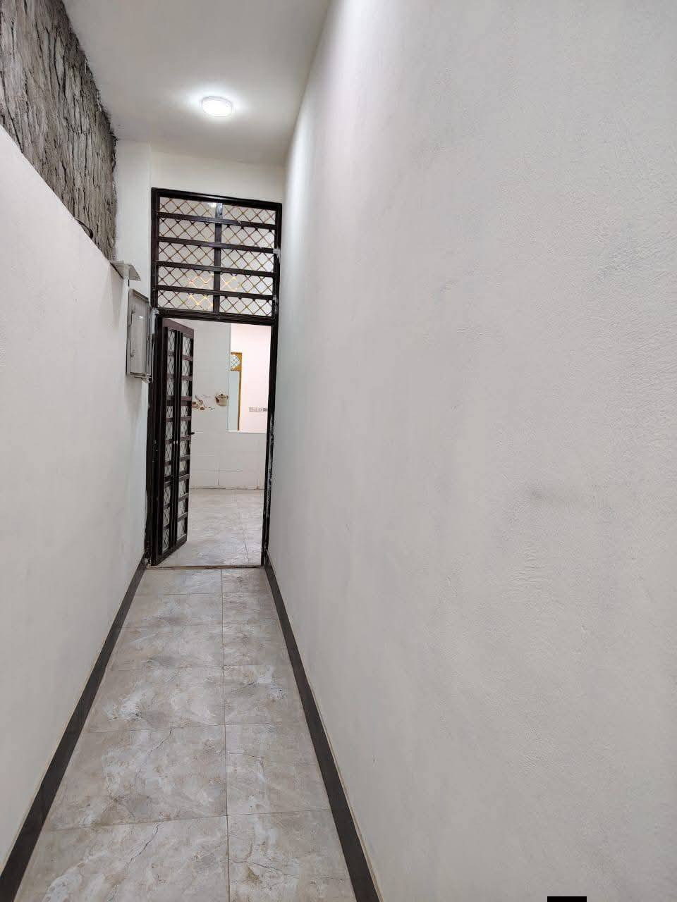 اقصاد اقصاد دار للبيع بمساحه 75متر،،،،،، غرفه نوم وصاله ومطبخ واستقبال حمامات داخليه وخارجيه ومدخل،،،،،، العنوان 335 شارع الصب قرب أسواق تلعفر،،،،،، مقدمه 15مليون وكل شهر 500الف والسعر الكلي 35مليون،،،،،، للتواصل ***********
