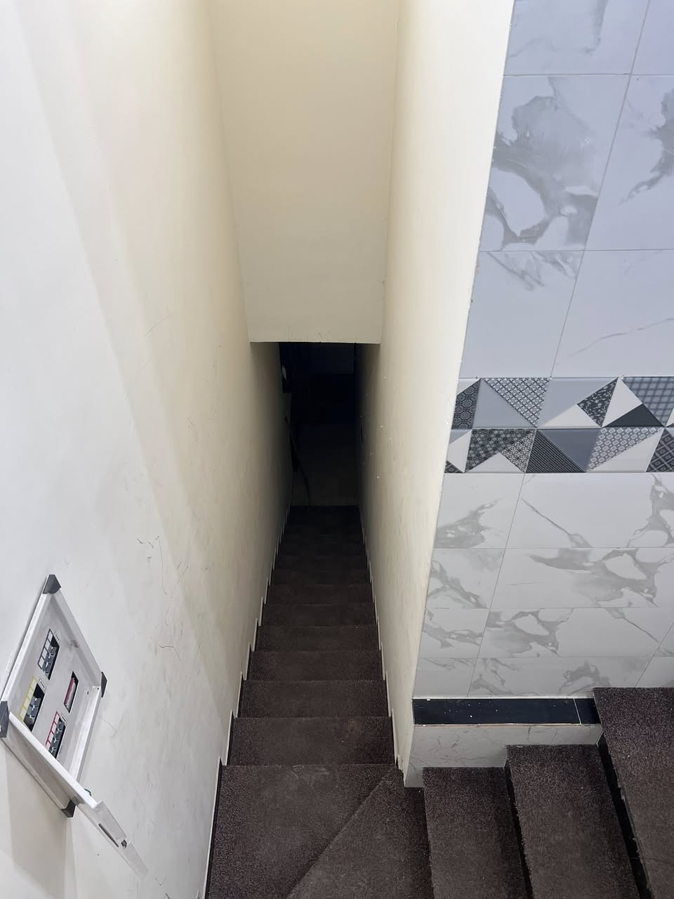 �✨ للايجار في السيديه ✨🏡

🔹 شقه دوبلكس طابقين مؤثثة بالكامل
📍 موقع مميز على شارع عرض 20 متر

تحتوي على:
🛏️ غرفتين نوم
🛋️ صالة مريحة وأنيقة
🍽️ مطبخ متكامل
🚿 كافة الخدمات متوفرة

السعر مليون وربع 

✅ مناسبة للسكن الراقي والباحثين عن الراحة والهدوء
🌟 جاهزة للسكن فوراً

📞 للاستفسار ***********
