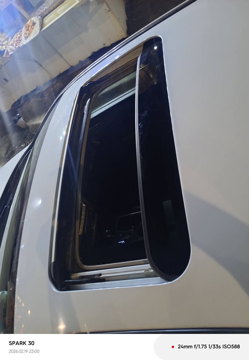 السلام عليكم
سوناتا موديل 2018 وارد كندي بيها جاملغ وربع بنيد صبغ  رقم ميسان انكليزي باسمي 

فول مواصفات شاشه كبيره 

فتحه سقف سلايت 

تبريد بيانو 
اشاير بالمري
بصمه ابواب 
كامره دواره 
كرسي سائق كهرباء 

لون داخل اسود ملكي 

كراسي جلد 

تخم تاير وحداديه تمام السياره جاهزه ربع ماتصرف عليها 

عنوان السياره ميسان 

تريد تحويل نقل ملكيه وكاله جاهزه 

*********** كرار
