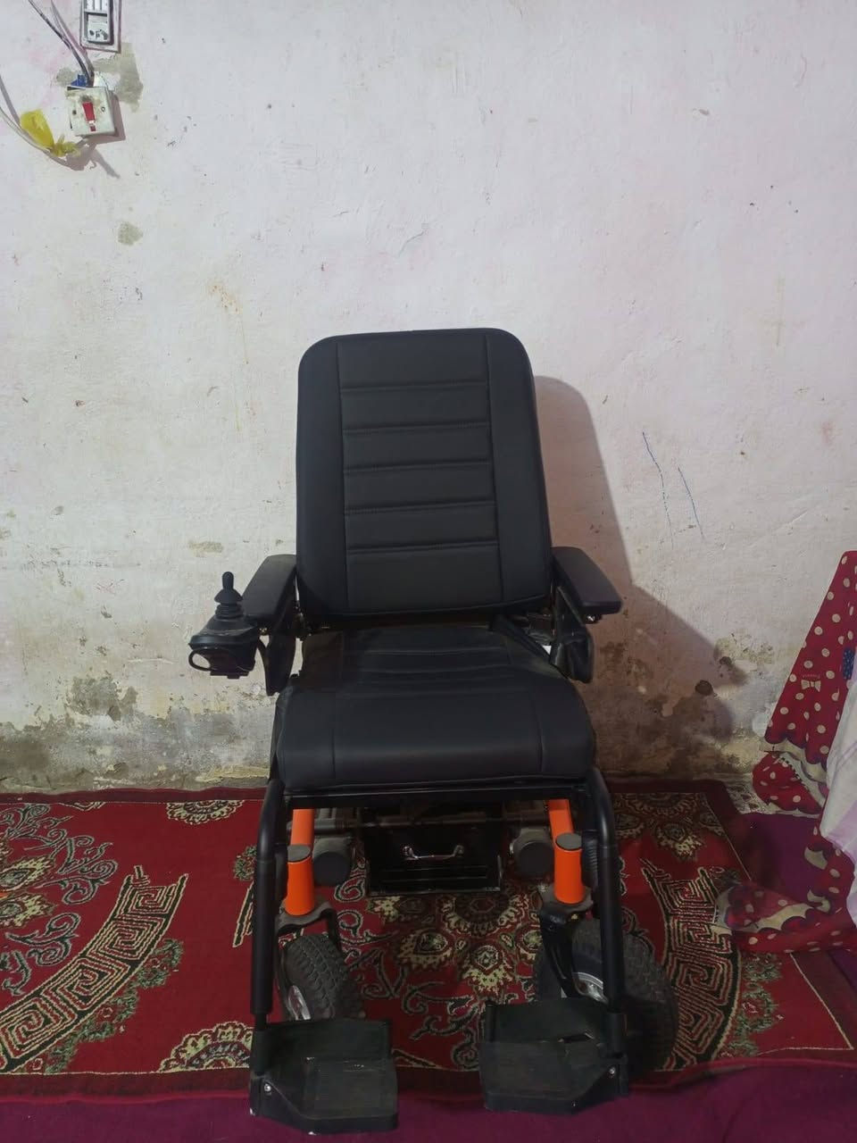 سلام عليكم
كرسي كهربائي للبيع غير مستخدم 
السعر وللاستفسار  رقم الهاتف ***********
