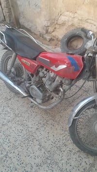 دراجه اربعه كير كلك دراجه شغاله ونضيفه بس متروكه سعر ٢٠٠ $رقم 07872852...