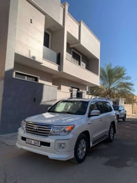 السلام عليك... لاندكروز جكسارة للبيع  سيارة مكفولة كفالة عامة  موديل 1...